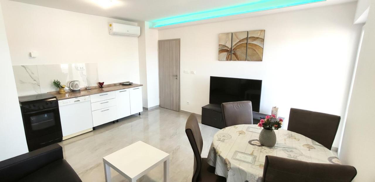 Apartment Dolores Makarska Esterno foto