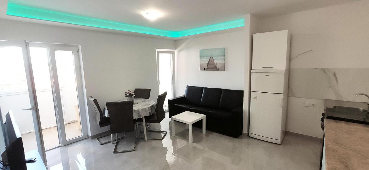 Apartment Dolores Makarska Esterno foto