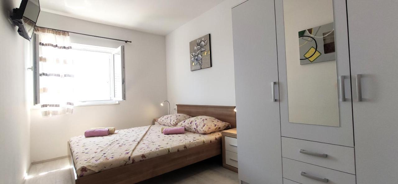 Apartment Dolores Makarska Esterno foto