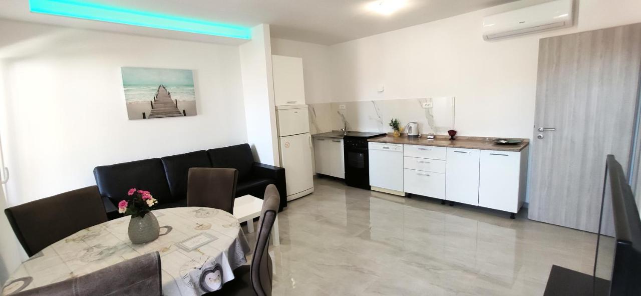 Apartment Dolores Makarska Esterno foto