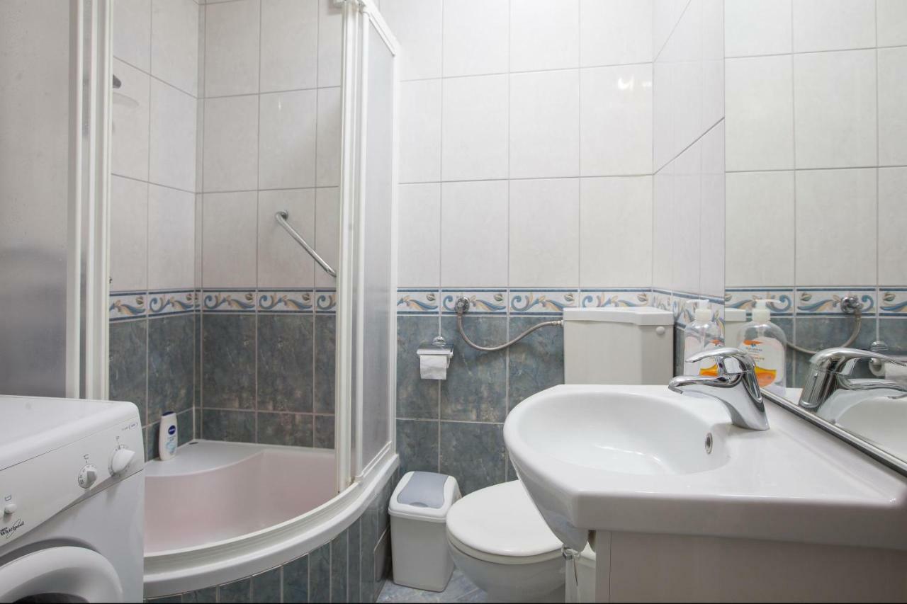 Apartment Dolores Makarska Esterno foto